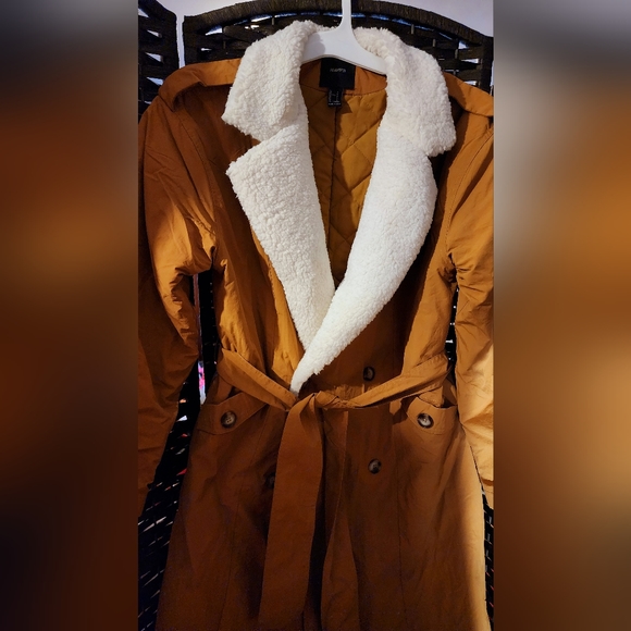 *SELLING THIS LOT OF THESE TWO TRENCH COATS TOGETHER, NOT SELSEPARATELY* - Picture 8 of 8